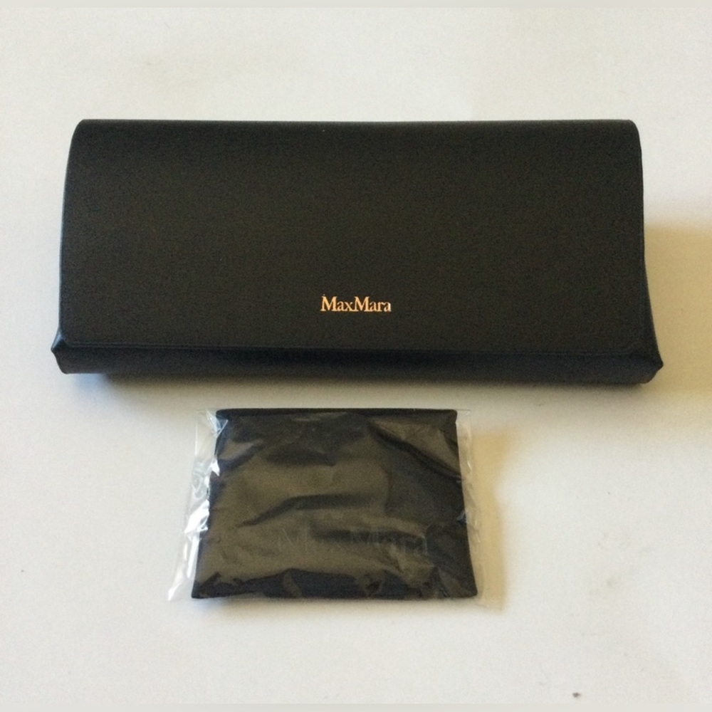 MaxMara BLACK LEATHER SUNGLASSES CASE WITH CLEANING CLOTH